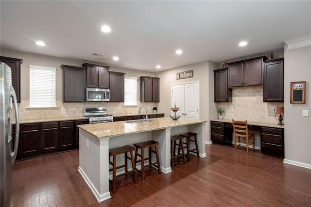 418 Parkstone Drive, Woodstock, GA 30188