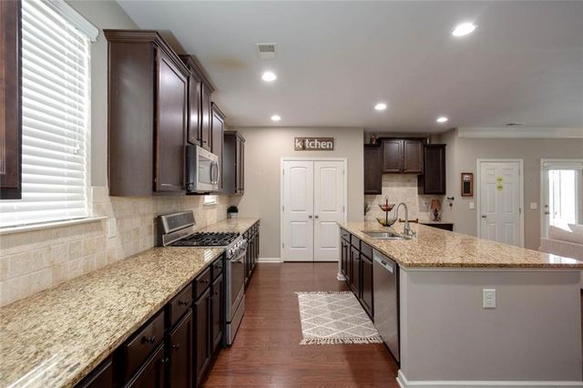418 Parkstone Drive, Woodstock, GA 30188