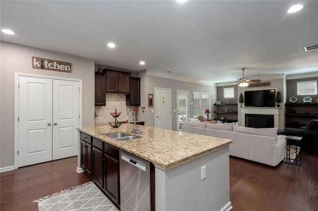 418 Parkstone Drive, Woodstock, GA 30188