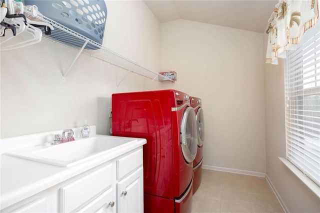 418 Parkstone Drive, Woodstock, GA 30188