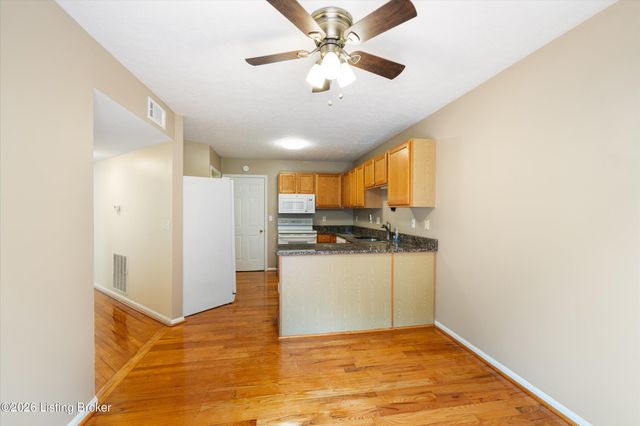 10504 Pinoak View Dr, Louisville, KY 40299