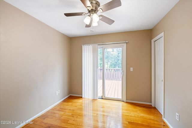 10504 Pinoak View Dr, Louisville, KY 40299