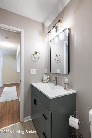 10504 Pinoak View Dr, Louisville, KY 40299