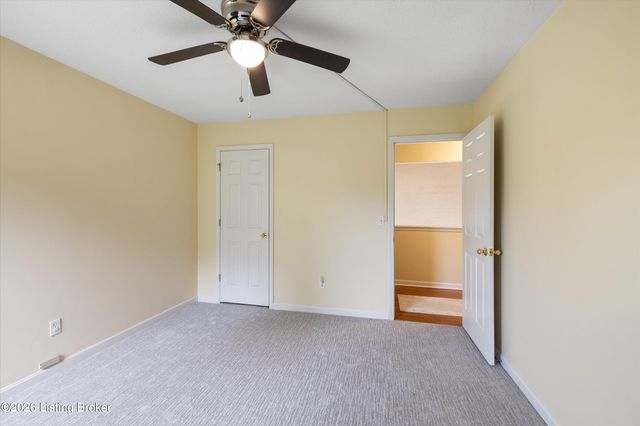 10504 Pinoak View Dr, Louisville, KY 40299