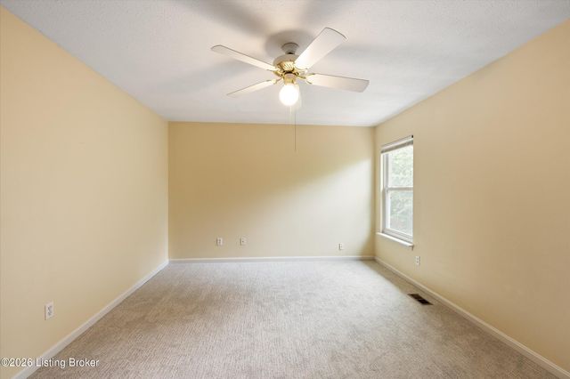 10504 Pinoak View Dr, Louisville, KY 40299
