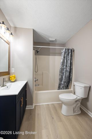 10504 Pinoak View Dr, Louisville, KY 40299
