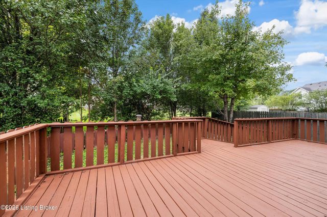 10504 Pinoak View Dr, Louisville, KY 40299