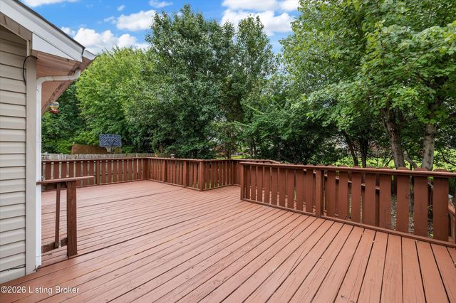 10504 Pinoak View Dr, Louisville, KY 40299