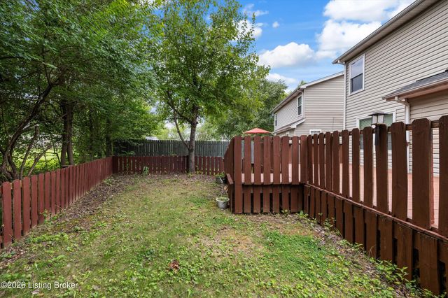 10504 Pinoak View Dr, Louisville, KY 40299