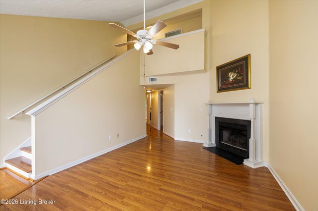 10504 Pinoak View Dr, Louisville, KY 40299