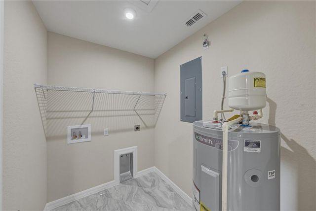 2428 MOSSWOOD LANE, Lakeland, FL 33801