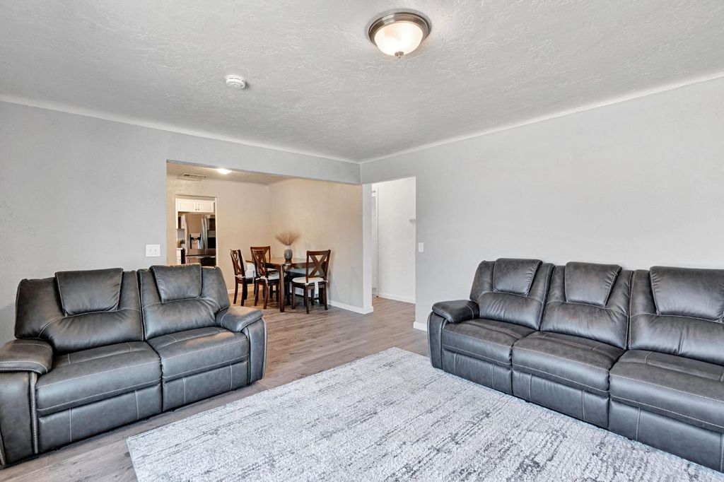 Image 10 of property listing at 3604 E Olive Avenue, Fresno, CA 93702