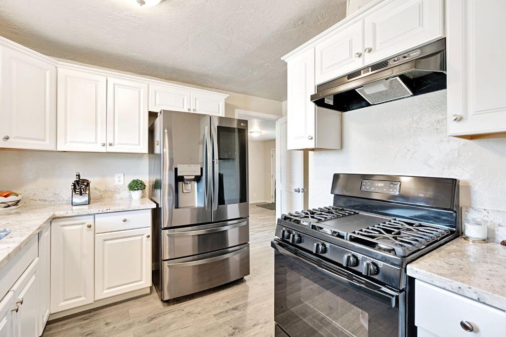 Image 13 of property listing at 3604 E Olive Avenue, Fresno, CA 93702