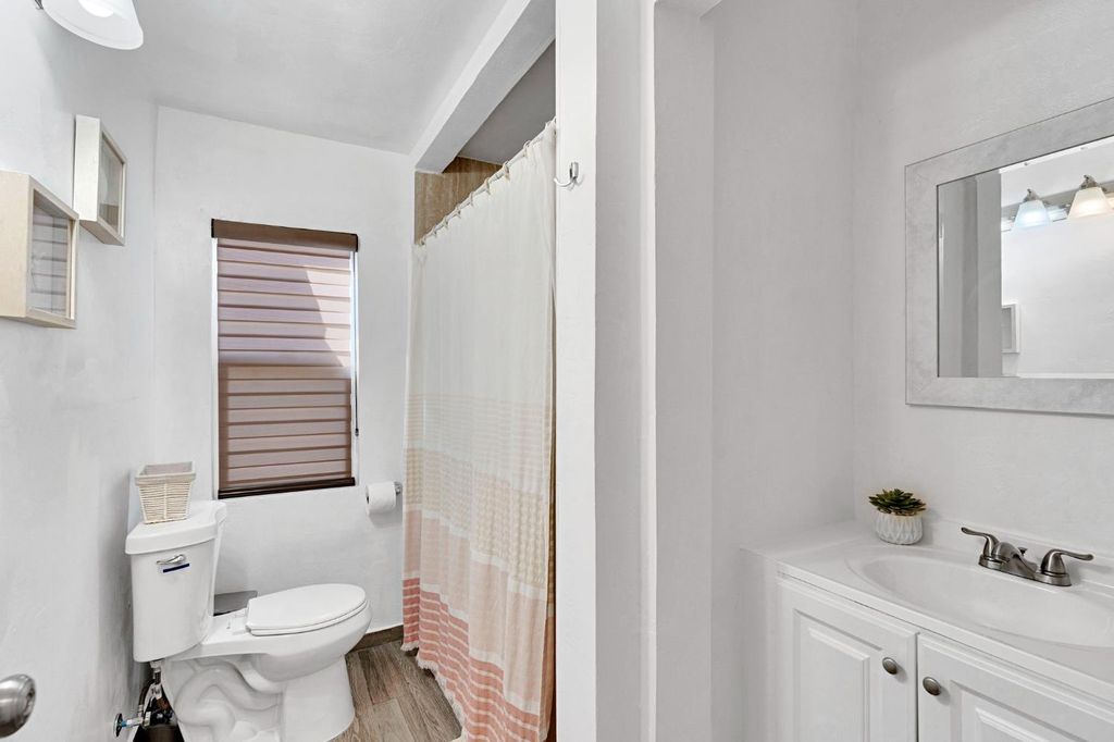 Image 18 of property listing at 3604 E Olive Avenue, Fresno, CA 93702