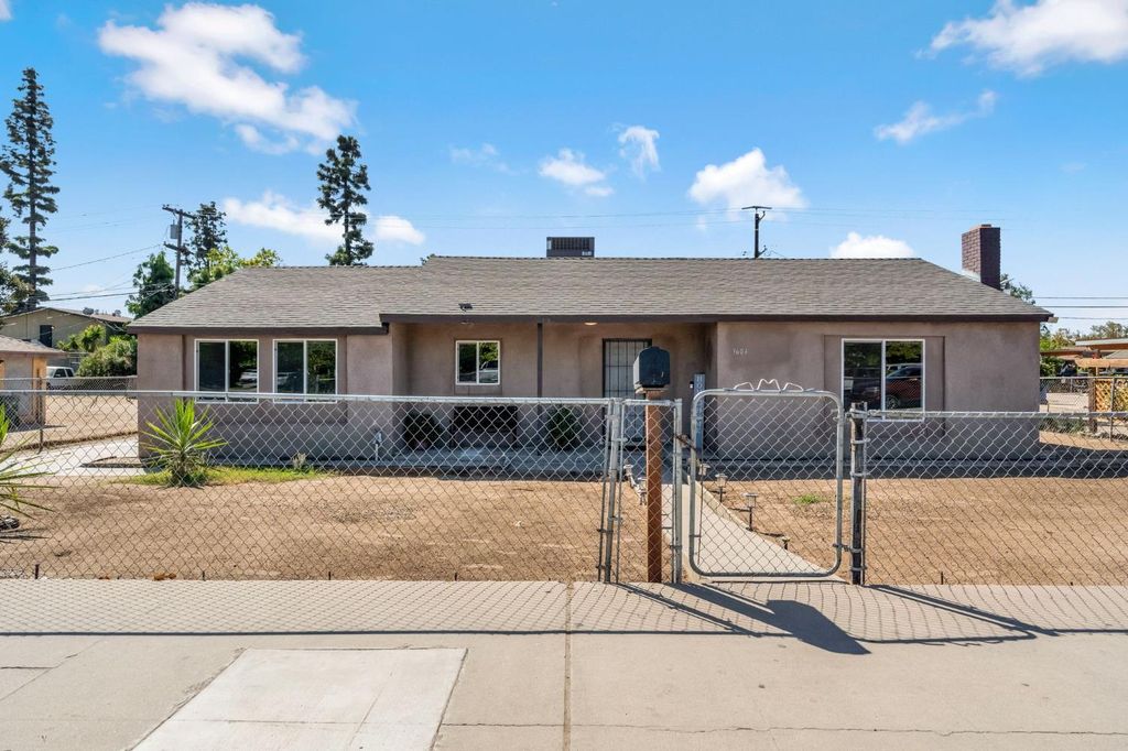 Image 2 of property listing at 3604 E Olive Avenue, Fresno, CA 93702