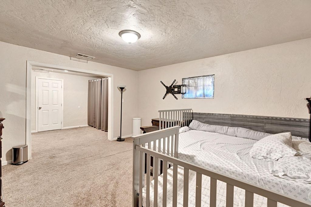 Image 22 of property listing at 3604 E Olive Avenue, Fresno, CA 93702