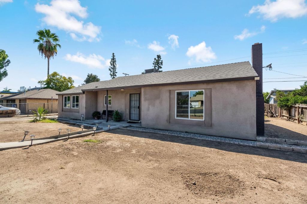 Image 3 of property listing at 3604 E Olive Avenue, Fresno, CA 93702