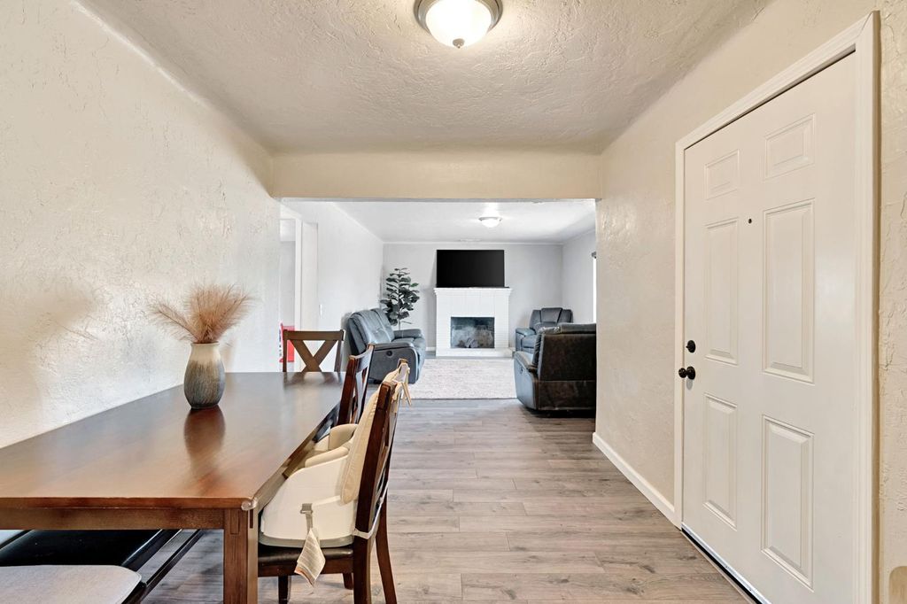Image 7 of property listing at 3604 E Olive Avenue, Fresno, CA 93702