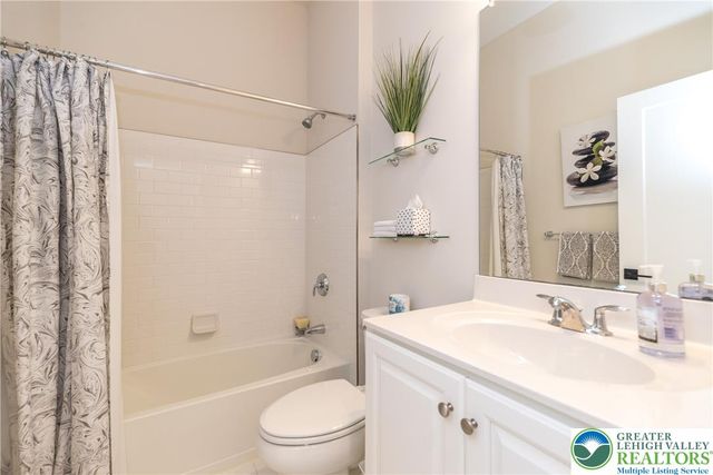 1815 Valley View Drive, South Whitehall Twp, PA 18104