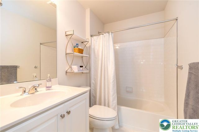 1815 Valley View Drive, South Whitehall Twp, PA 18104