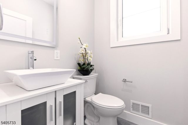 237 S Main St, Raritan Twp., NJ 08822