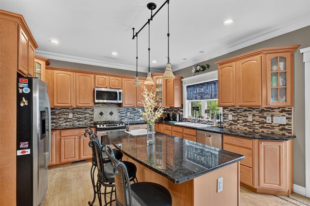 3 Harvey Way, Newburgh, NY 12550