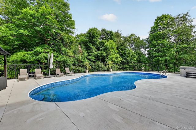 3 Harvey Way, Newburgh, NY 12550