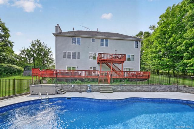 3 Harvey Way, Newburgh, NY 12550