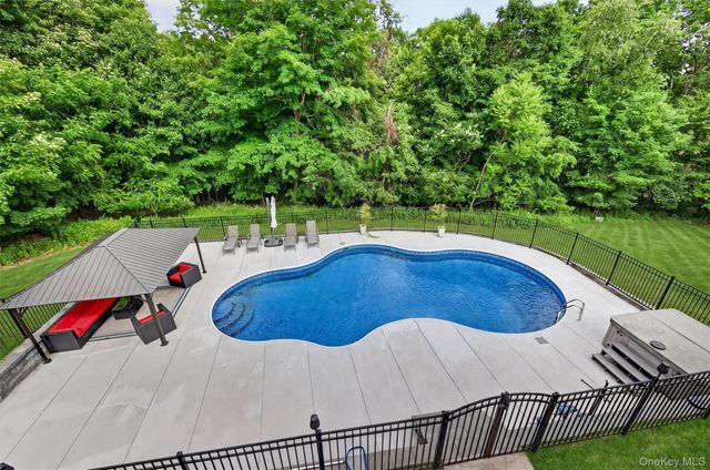 3 Harvey Way, Newburgh, NY 12550
