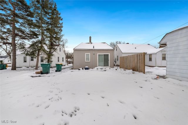 18851 Raymond Street, Maple Heights, OH 44137