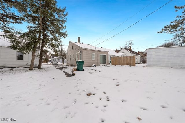 18851 Raymond Street, Maple Heights, OH 44137