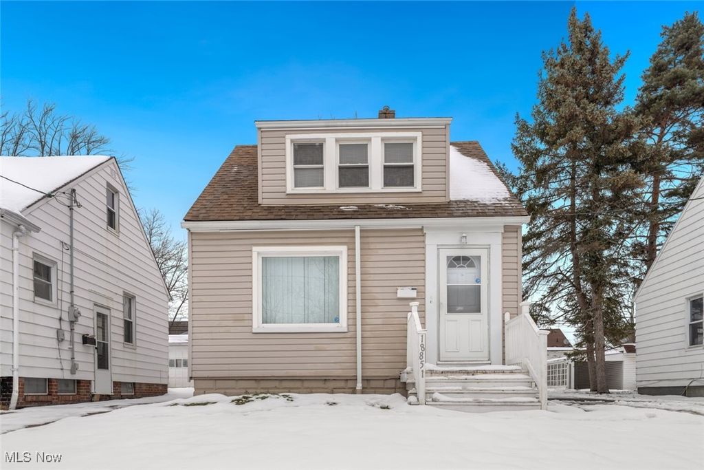 18851 Raymond Street, Maple Heights, OH 44137