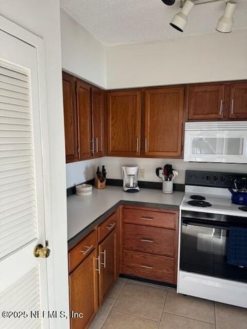 601 1ST Street 3G, Jacksonville Beach, FL 32250