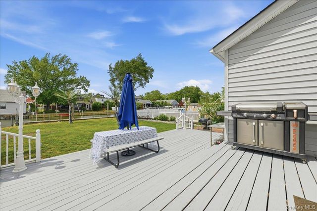 17 Norman Avenue, Amityville, NY 11701