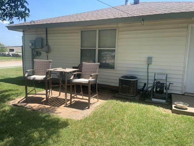 227 SE 3rd Street, Moore, OK 73160