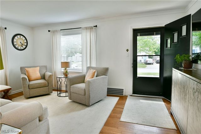 1239 Churchill Road, Lyndhurst, OH 44124