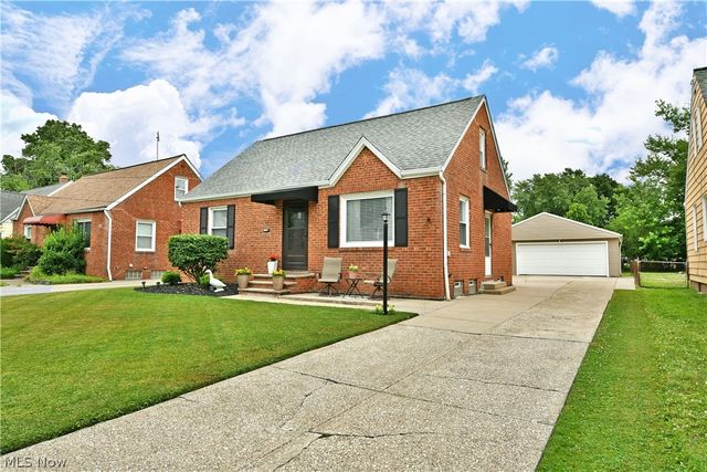 1239 Churchill Road, Lyndhurst, OH 44124