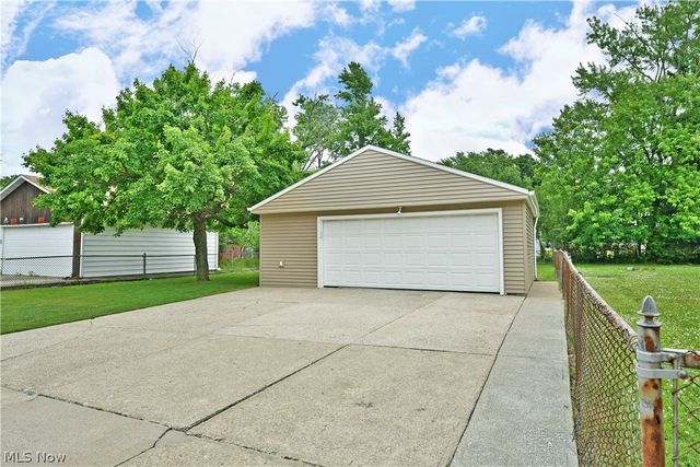 1239 Churchill Road, Lyndhurst, OH 44124