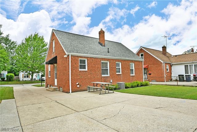 1239 Churchill Road, Lyndhurst, OH 44124