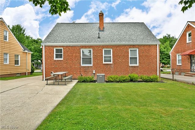 1239 Churchill Road, Lyndhurst, OH 44124