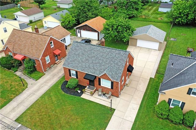 1239 Churchill Road, Lyndhurst, OH 44124