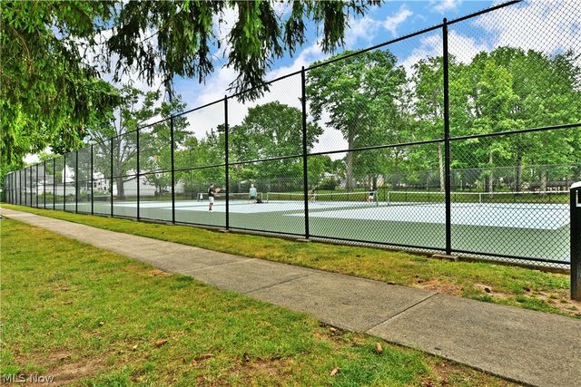1239 Churchill Road, Lyndhurst, OH 44124