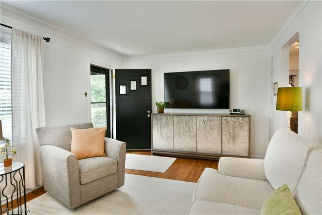 1239 Churchill Road, Lyndhurst, OH 44124