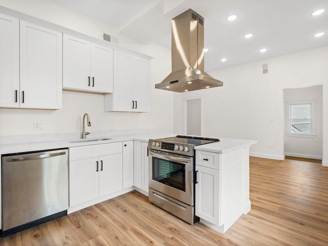 14 William St 4, Worcester, MA 01609