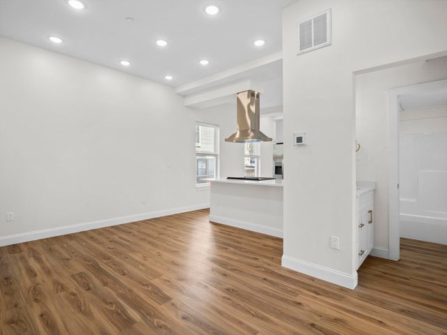 14 William St 4, Worcester, MA 01609