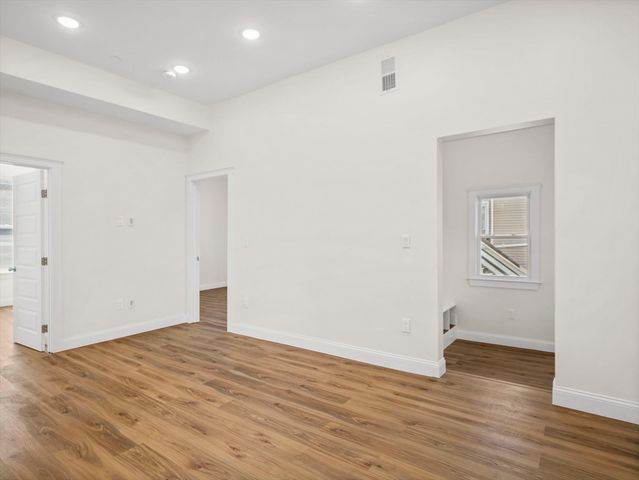 14 William St 4, Worcester, MA 01609