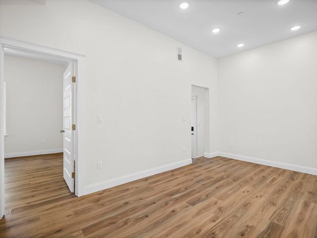 14 William St 4, Worcester, MA 01609