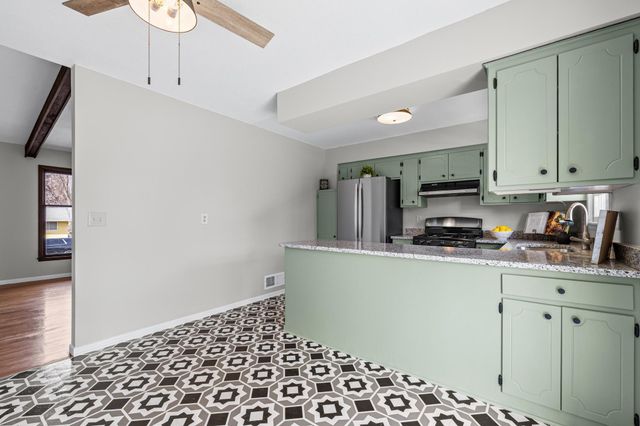 9117 31st Avenue N, New Hope, MN 55427