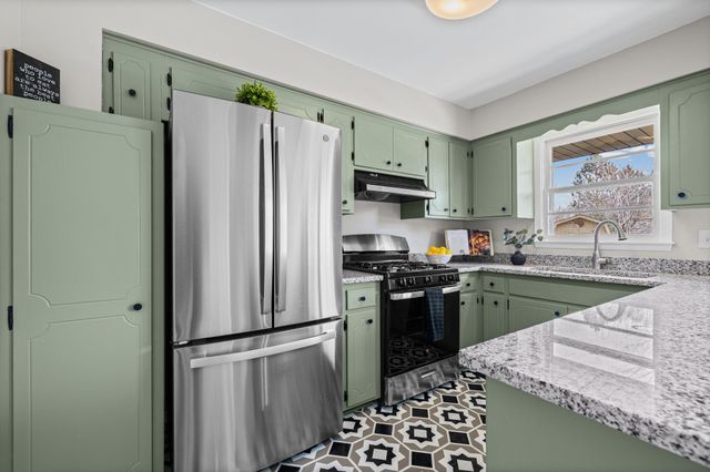 9117 31st Avenue N, New Hope, MN 55427