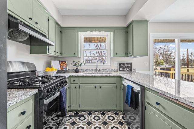 9117 31st Avenue N, New Hope, MN 55427